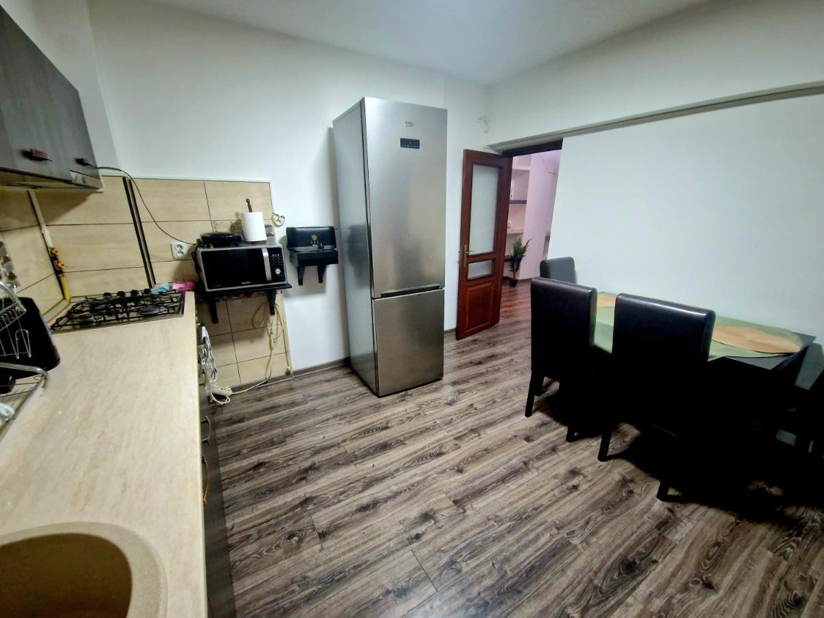 Cozy Appartment In The Center Targoviste Eksteriør billede