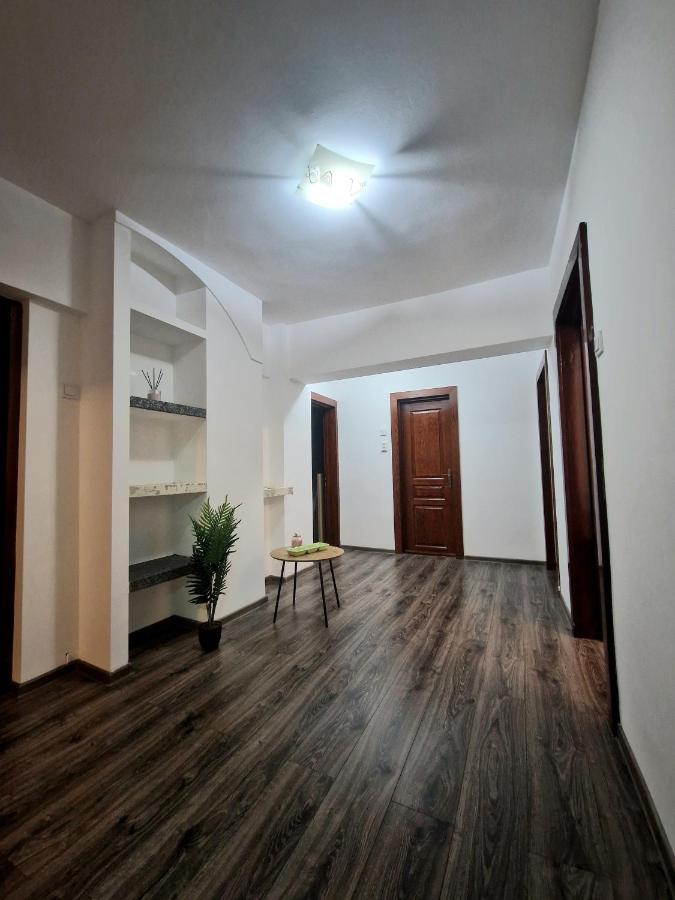 Cozy Appartment In The Center Targoviste Eksteriør billede