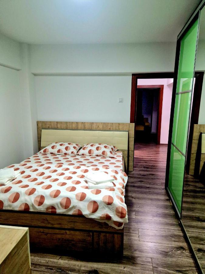 Cozy Appartment In The Center Targoviste Eksteriør billede
